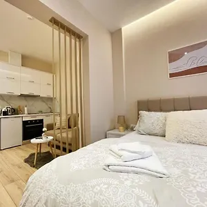 aj-apartments.hotels-in-tirana.com/
